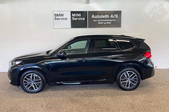 Sort BMW iX1 fra 2025