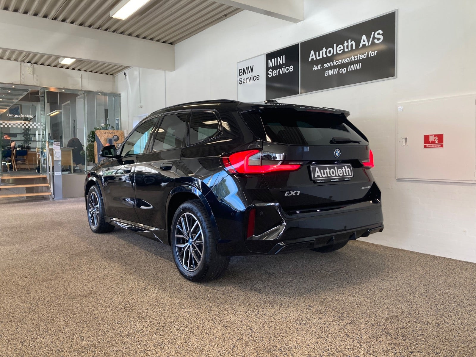 Sort BMW iX1 fra 2025