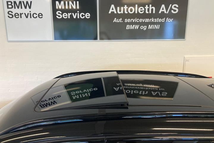 Sort BMW iX1 fra 2025