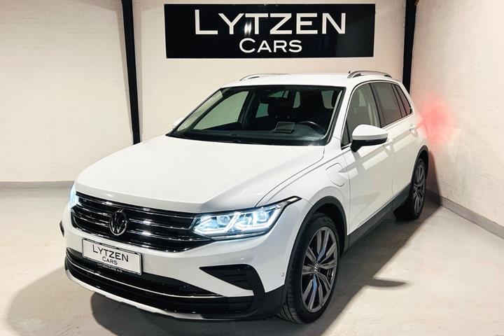 Hvid VW Tiguan fra 2021