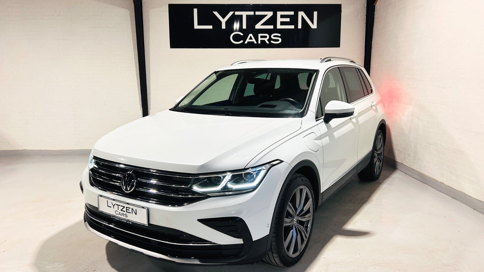 Hvid VW Tiguan fra 2021