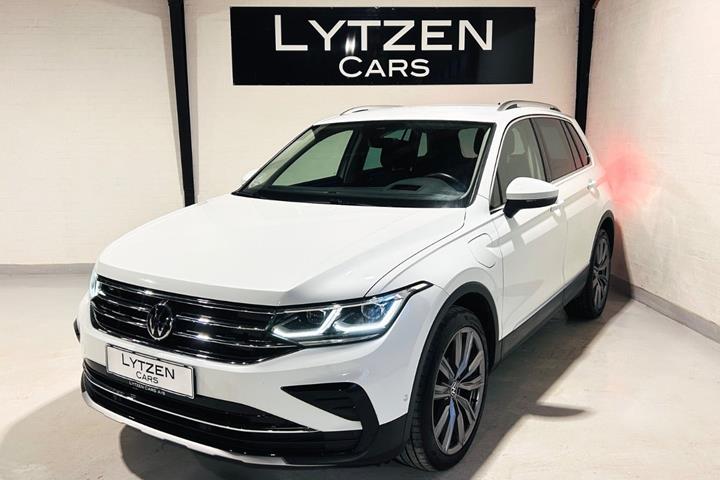 Hvid VW Tiguan fra 2021