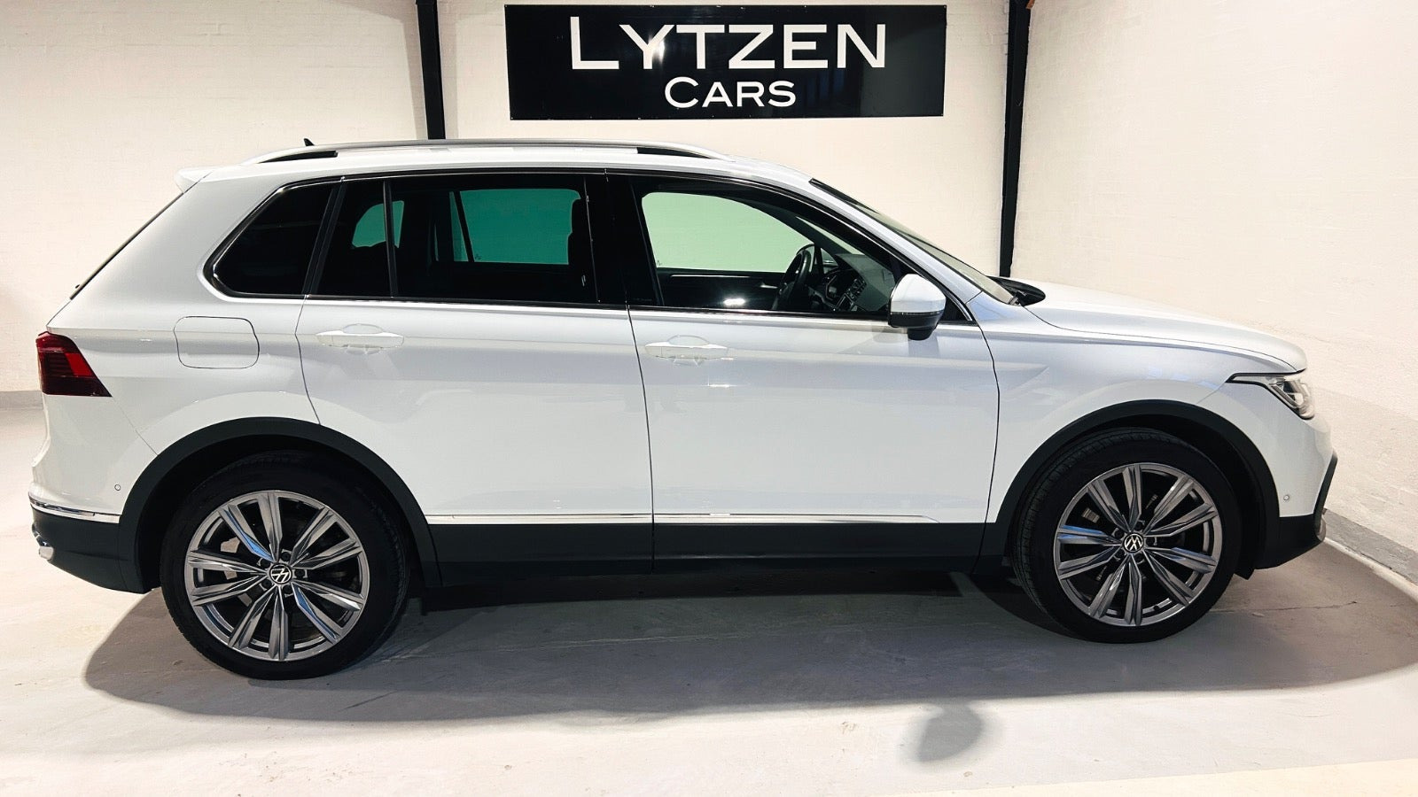 Hvid VW Tiguan fra 2021