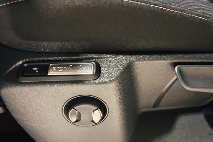 Hvid VW Tiguan fra 2021