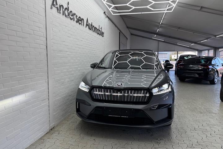 Grå Skoda Enyaq fra 2023