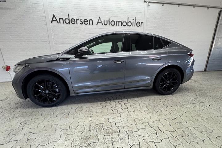 Grå Skoda Enyaq fra 2023