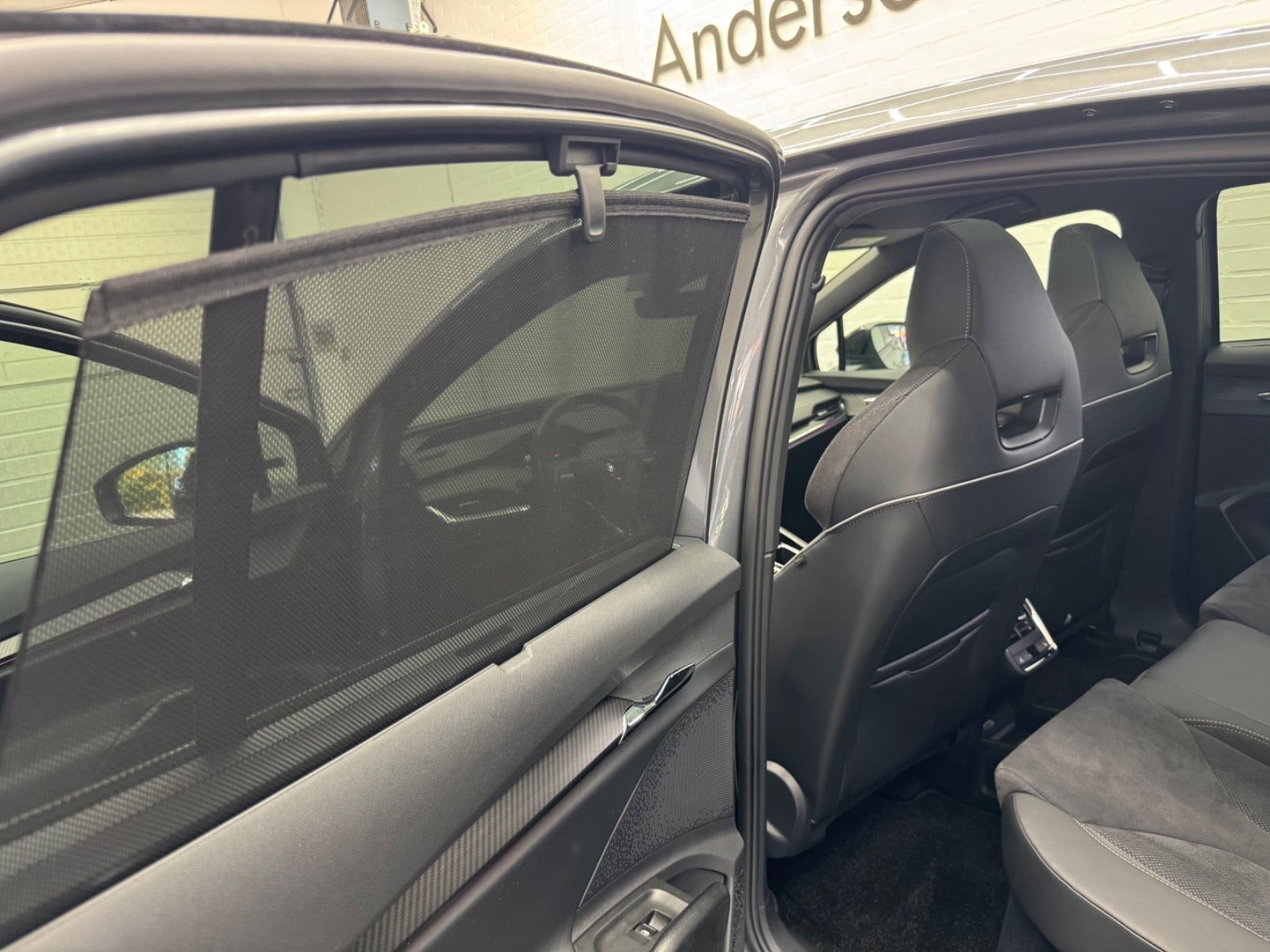 Grå Skoda Enyaq fra 2023