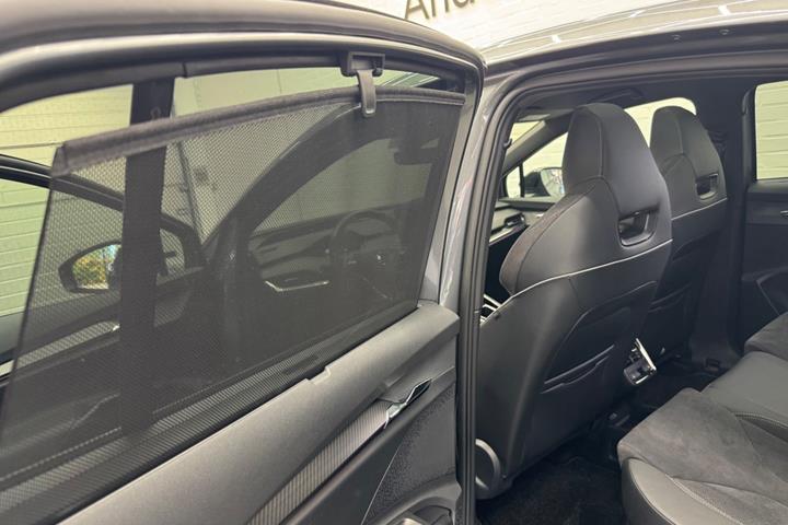 Grå Skoda Enyaq fra 2023