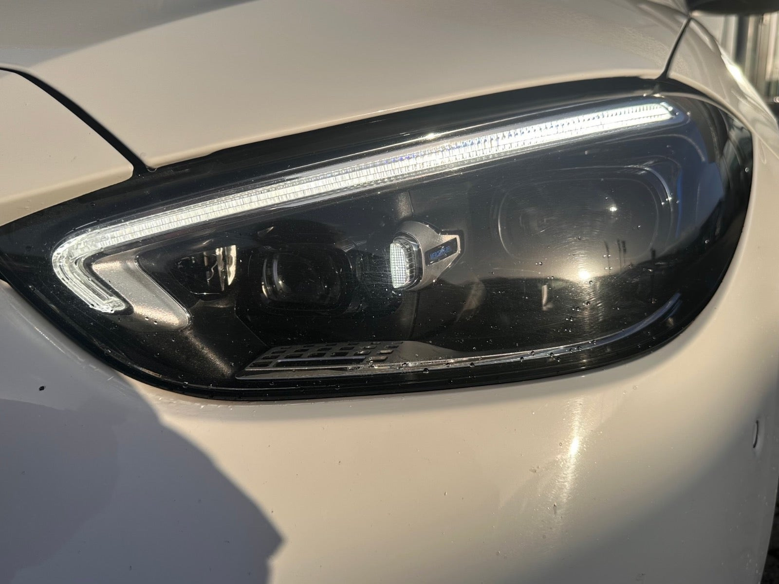 Hvid Mercedes C300 e fra 2022