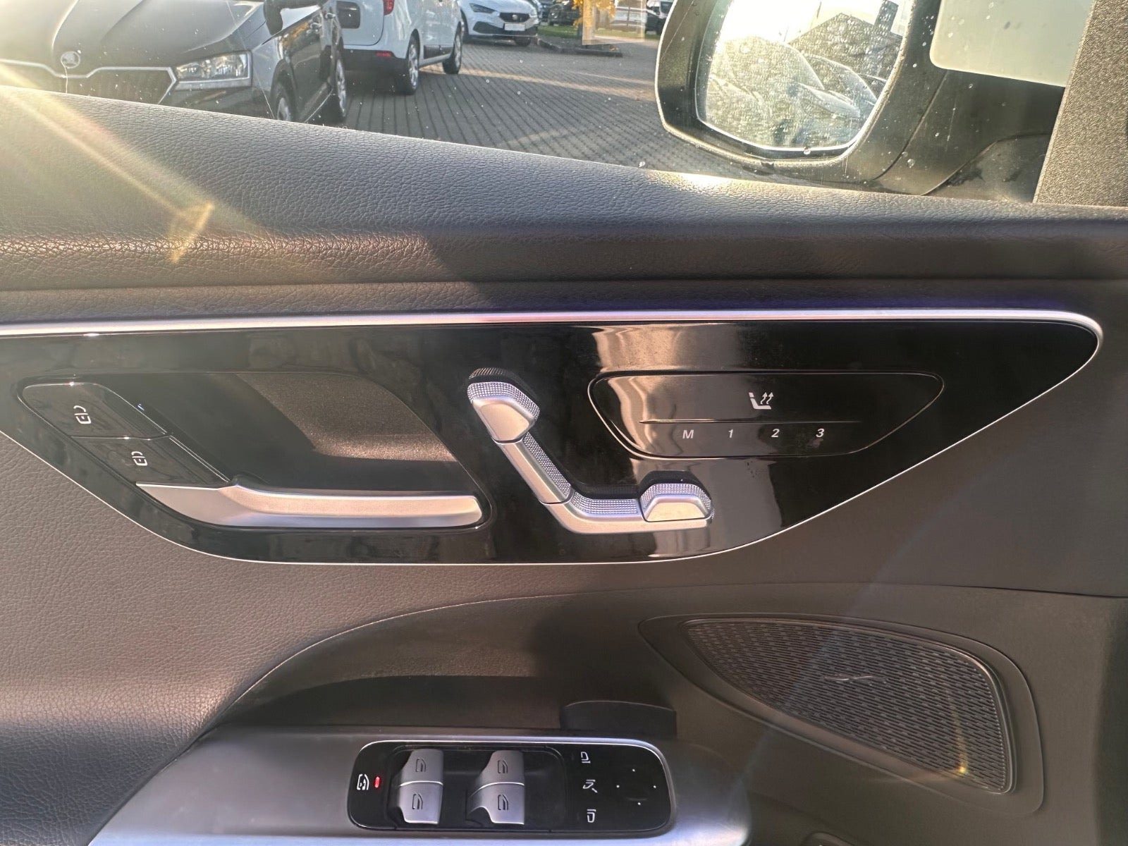Hvid Mercedes C300 e fra 2022
