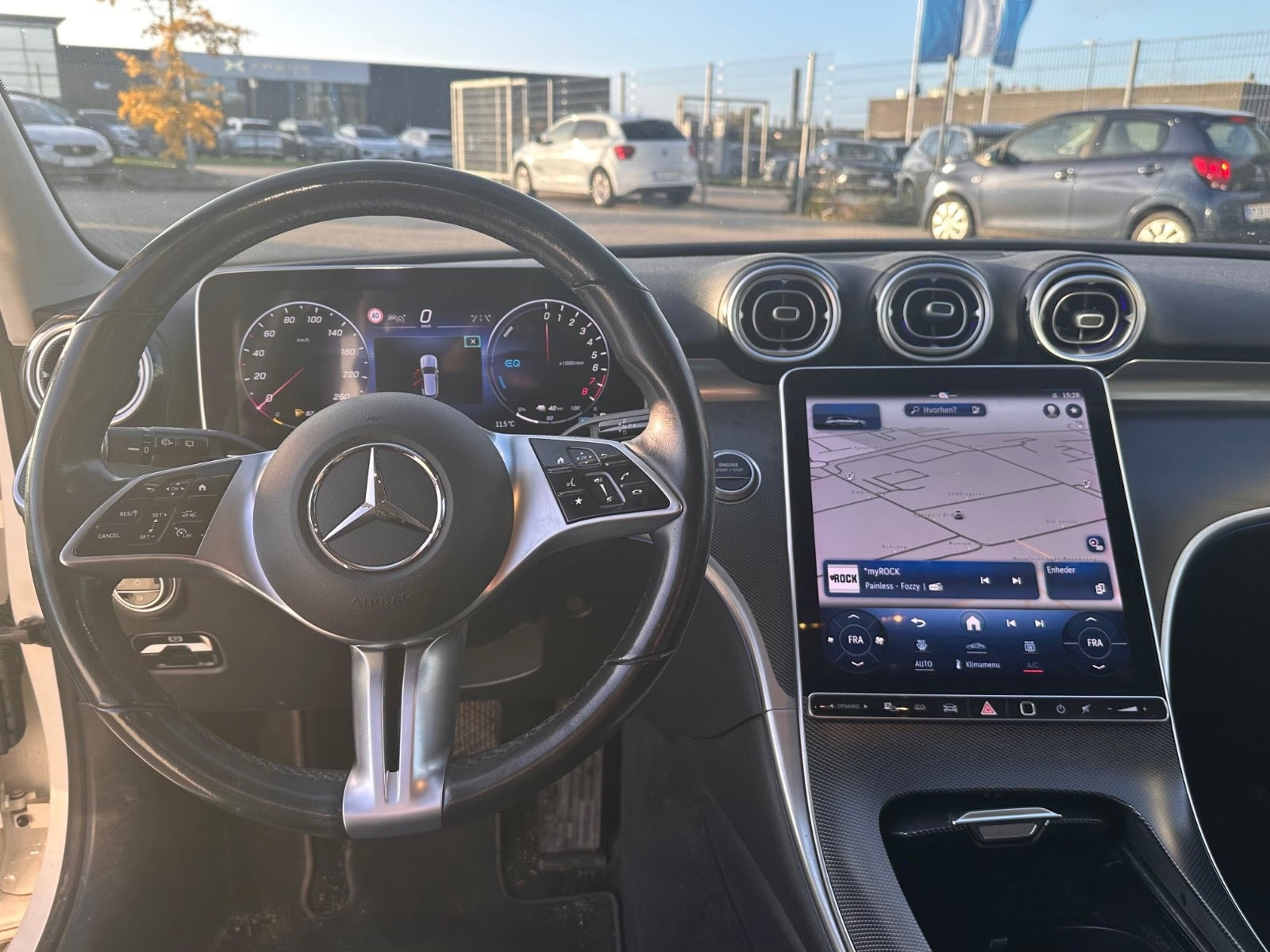 Hvid Mercedes C300 e fra 2022