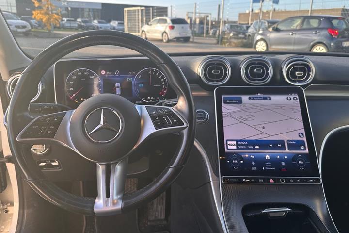 Hvid Mercedes C300 e fra 2022