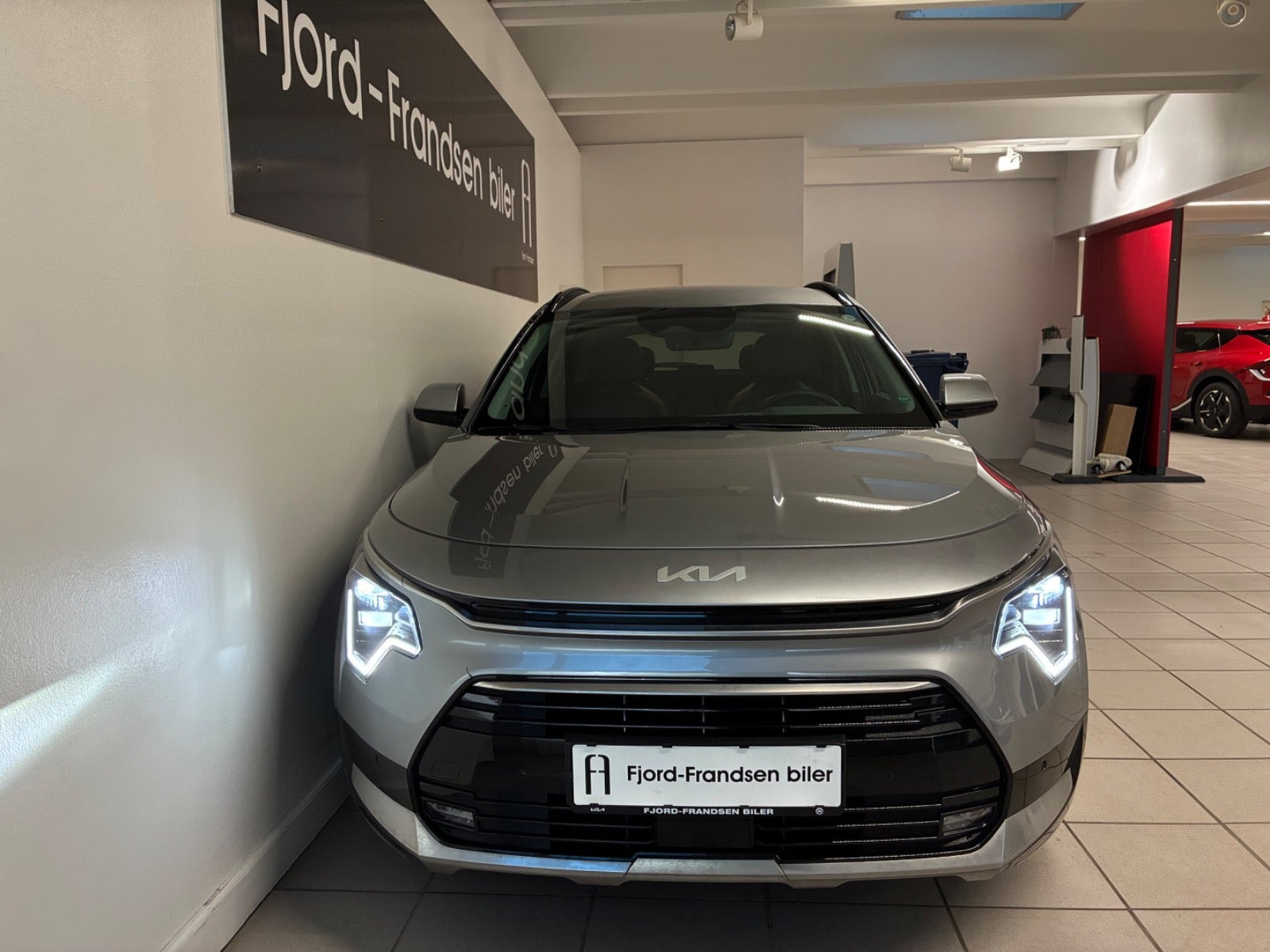 Sølv Kia Niro fra 2023