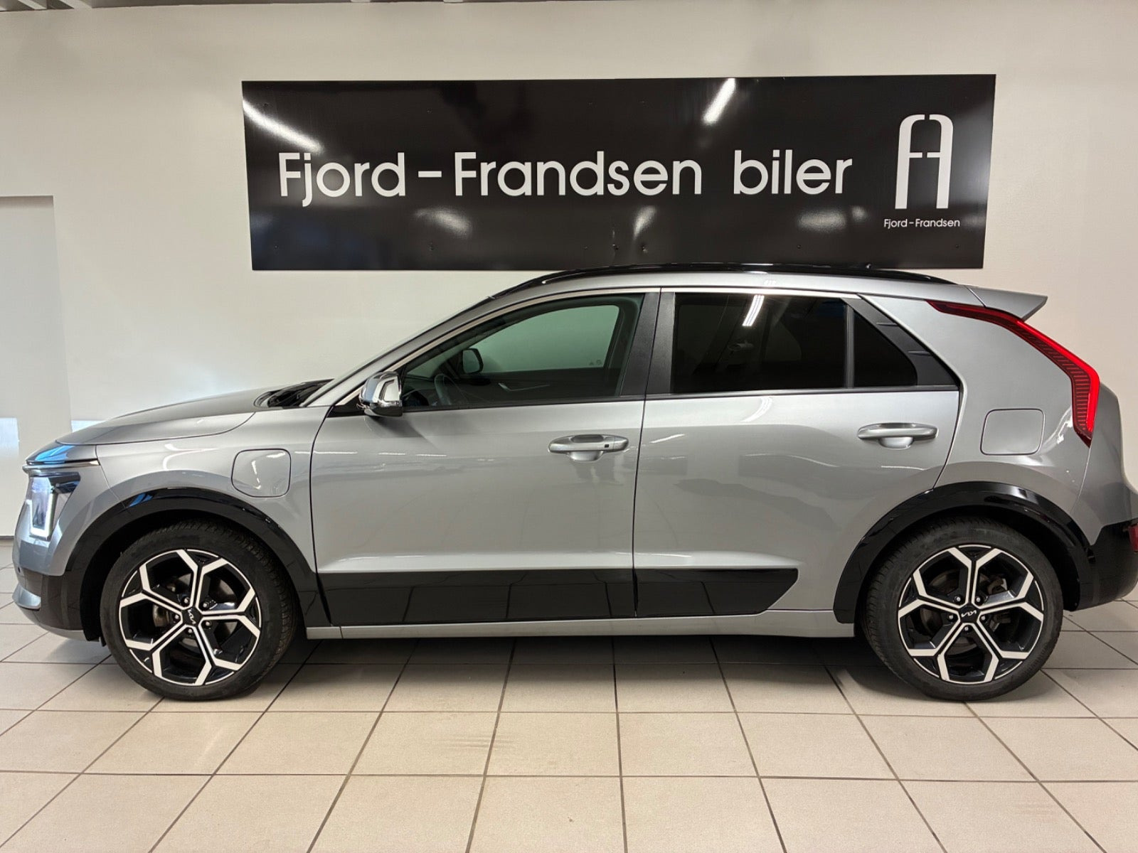 Sølv Kia Niro fra 2023