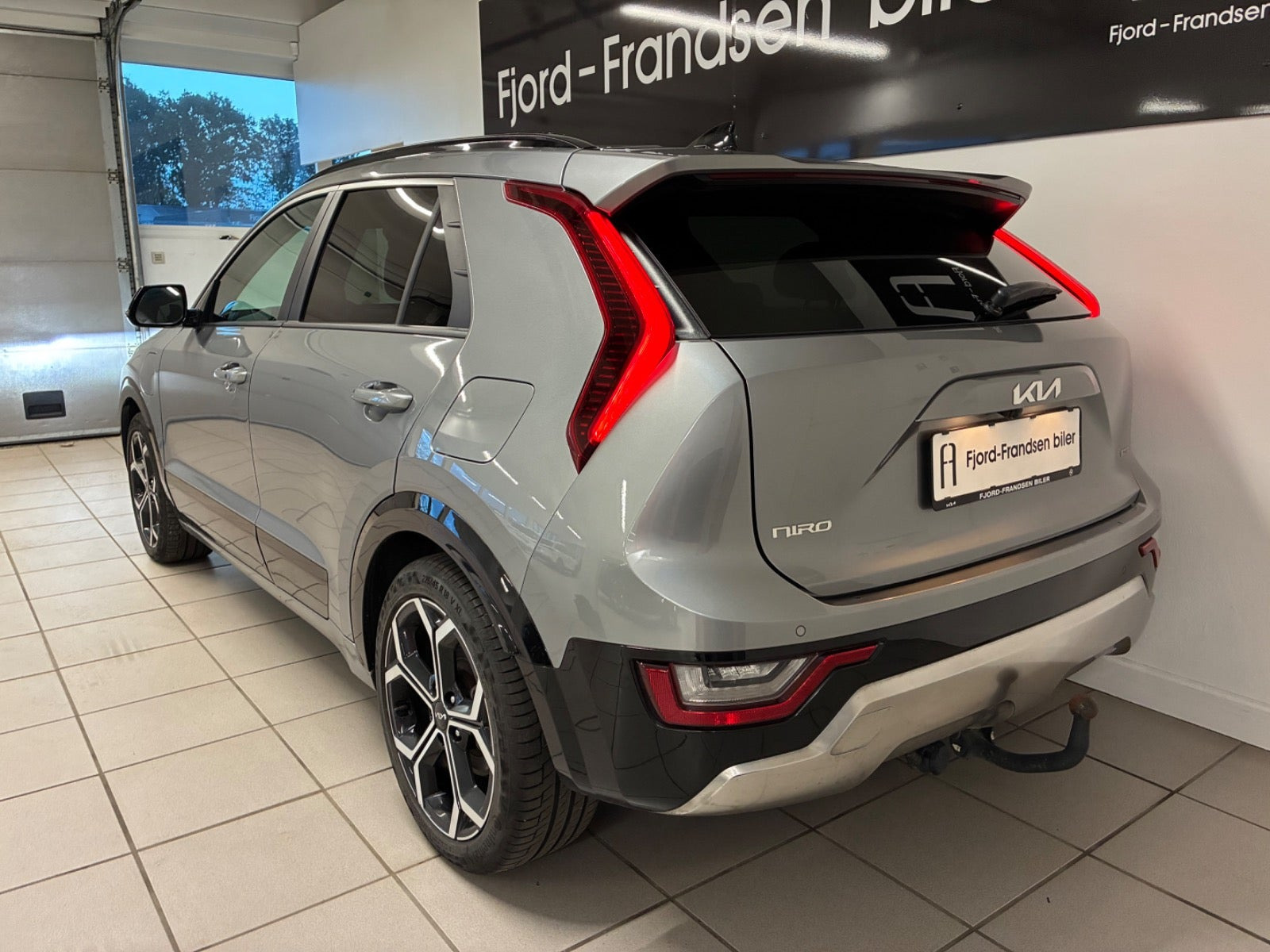 Sølv Kia Niro fra 2023
