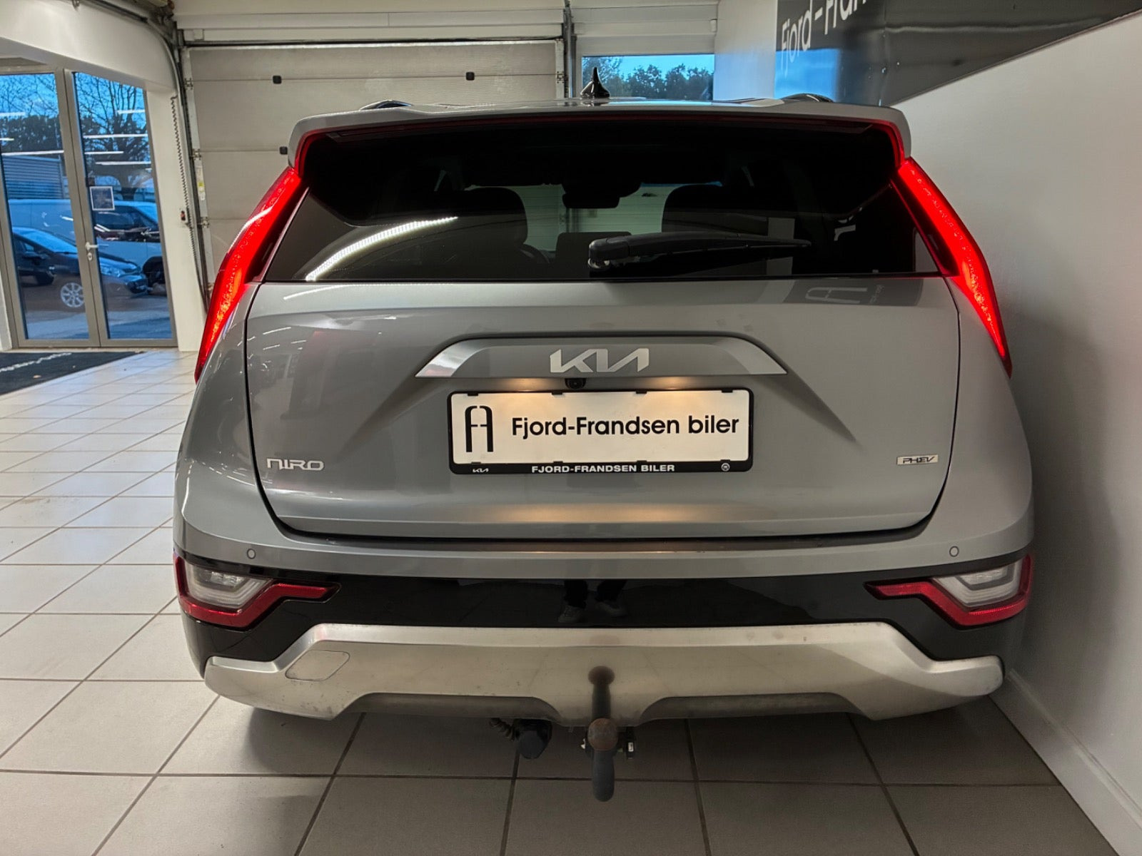 Sølv Kia Niro fra 2023