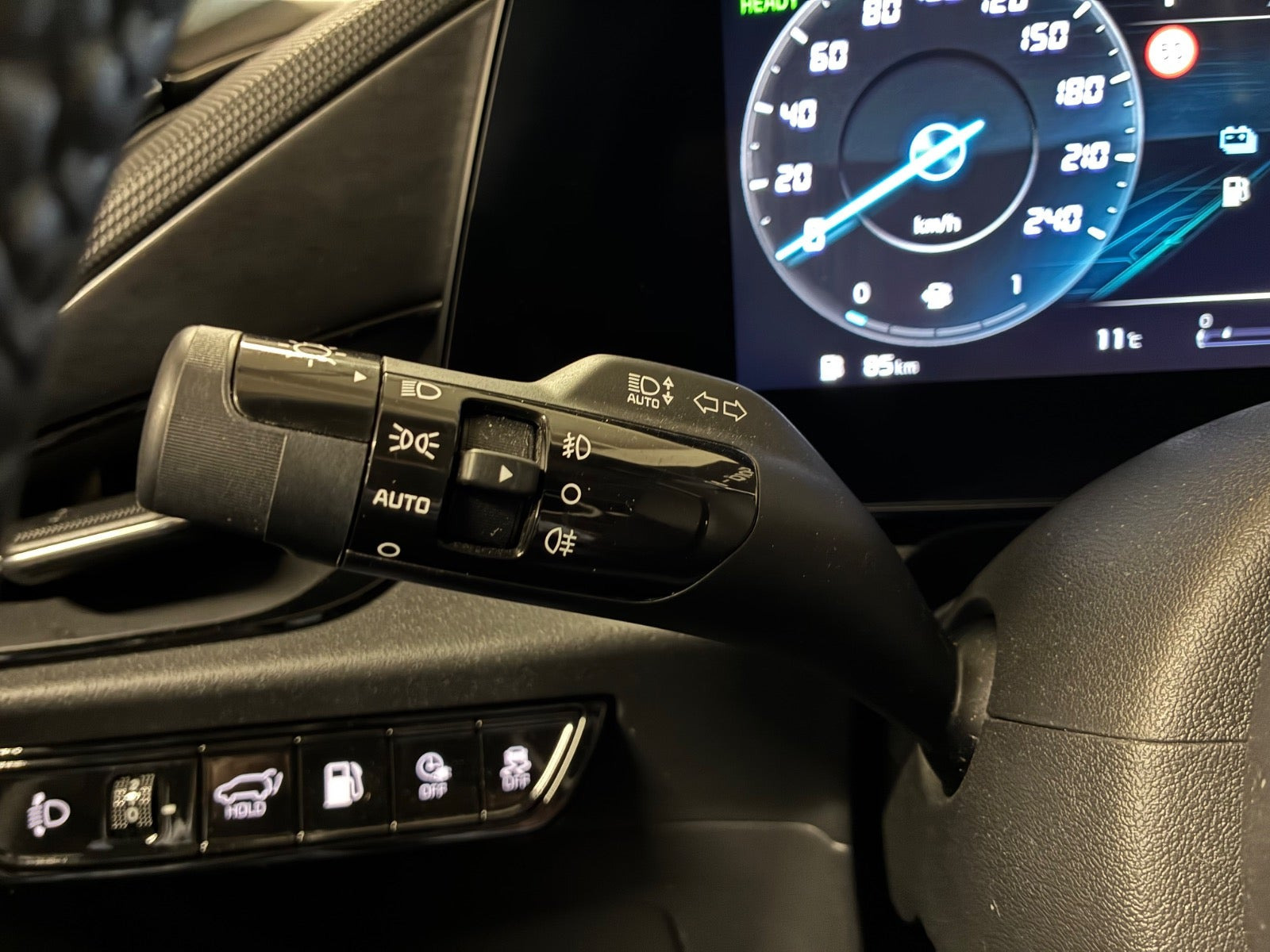 Sølv Kia Niro fra 2023