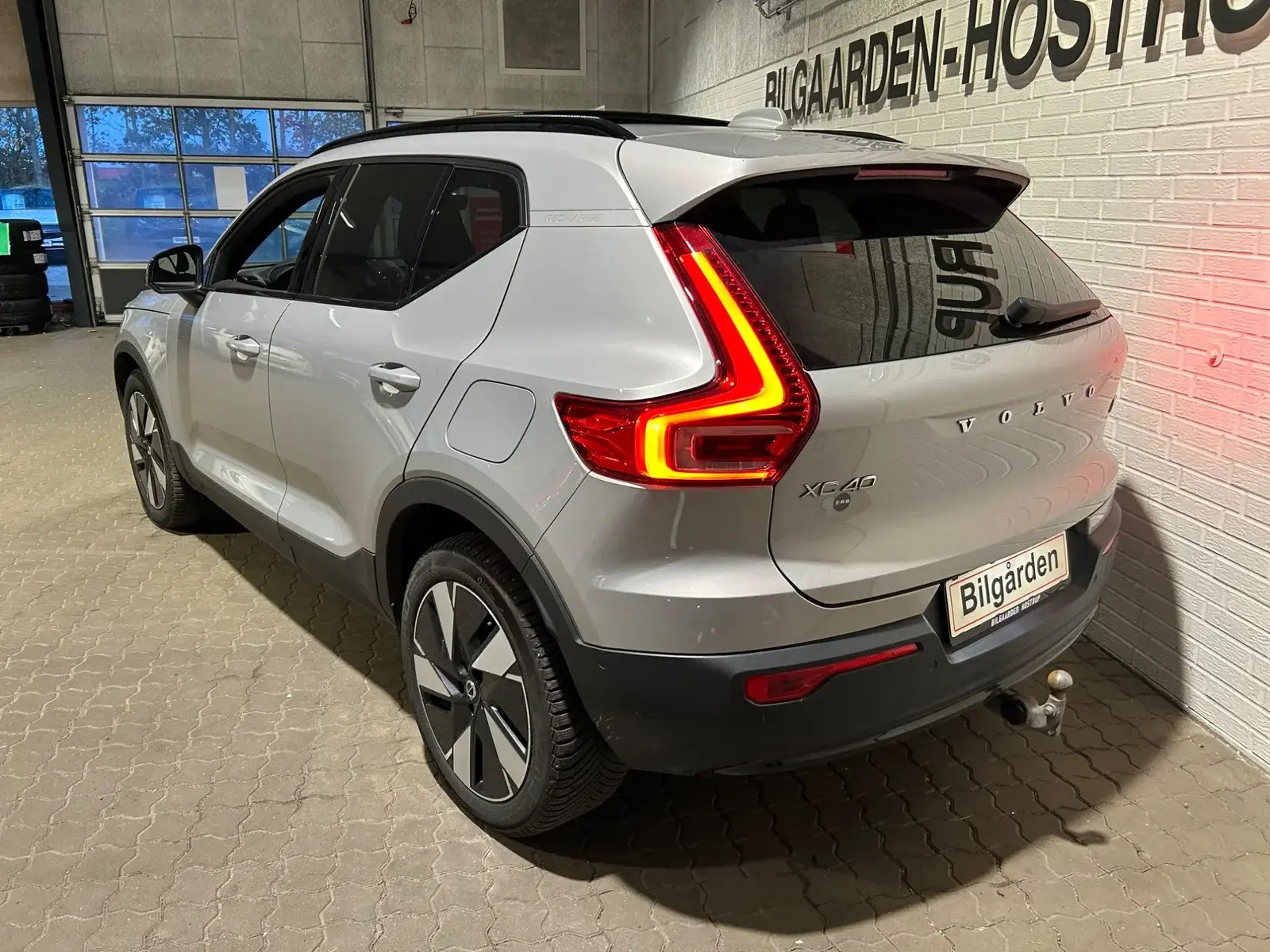 Beige Volvo XC40 fra 2023