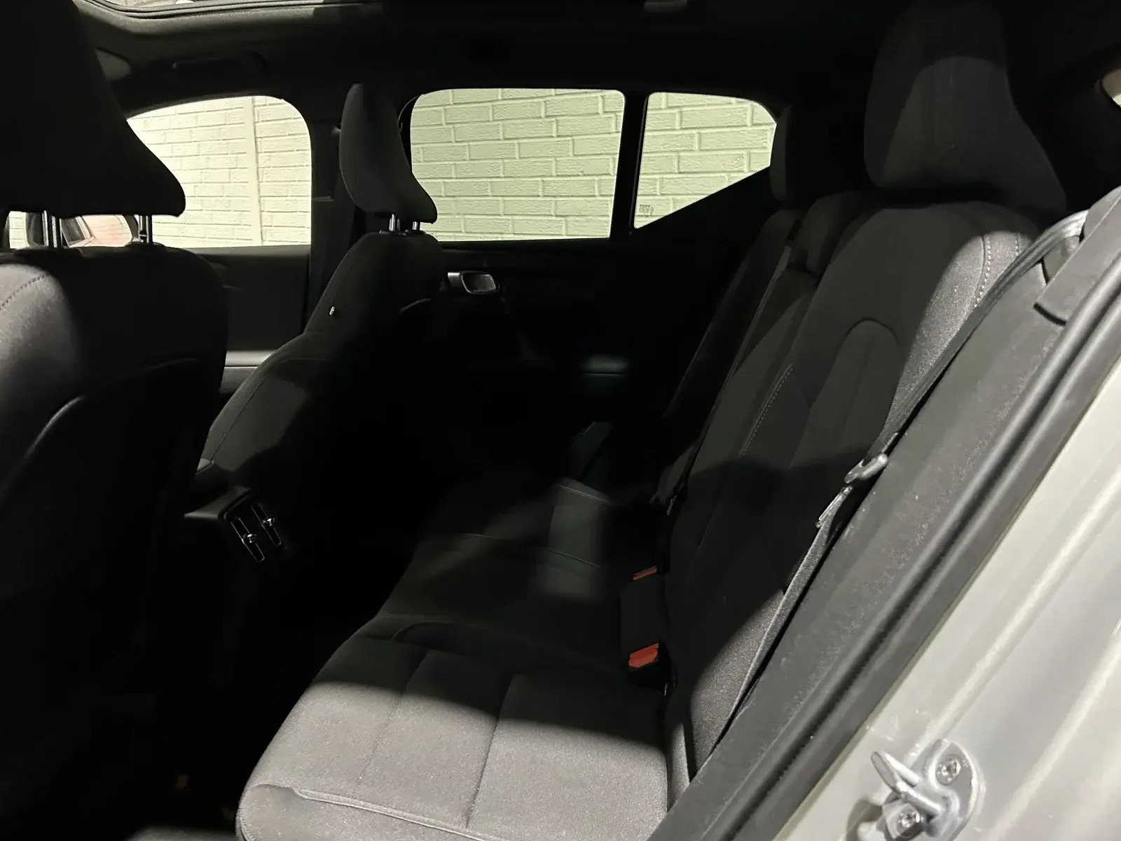 Beige Volvo XC40 fra 2023