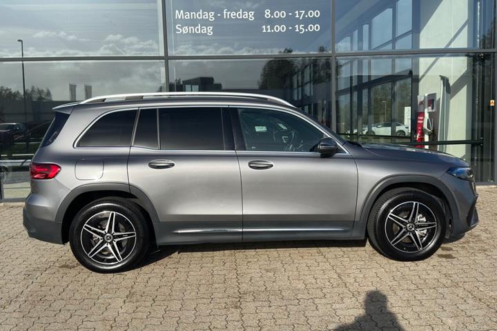 Grå Mercedes EQB250+ fra 2024