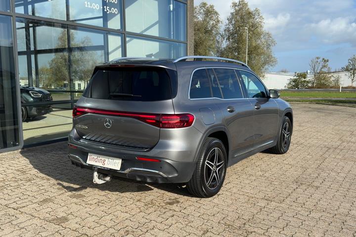 Grå Mercedes EQB250+ fra 2024