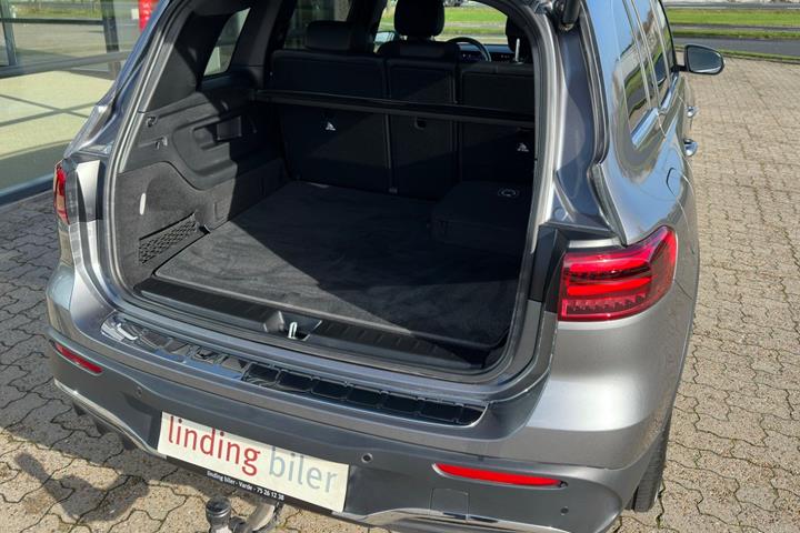 Grå Mercedes EQB250+ fra 2024