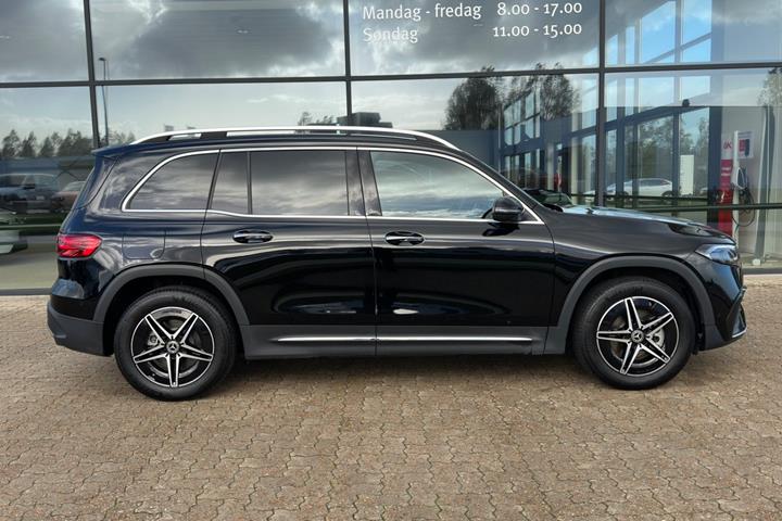 Sort Mercedes EQB250+ fra 2025
