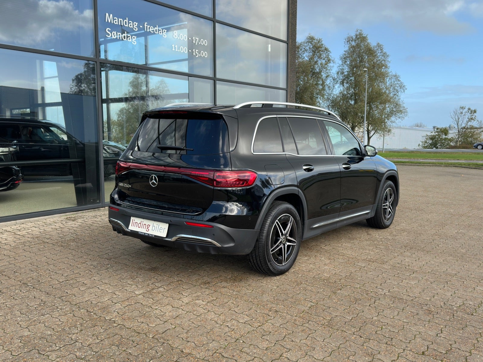 Sort Mercedes EQB250+ fra 2025