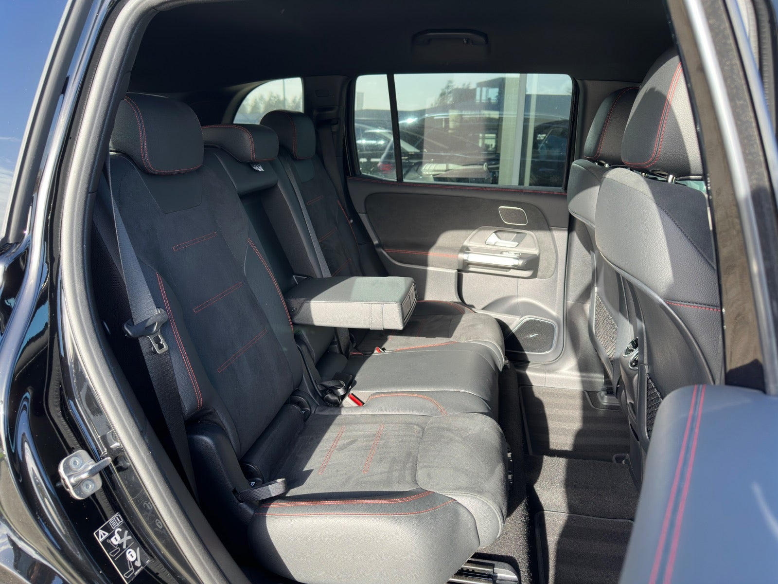 Sort Mercedes EQB250+ fra 2025