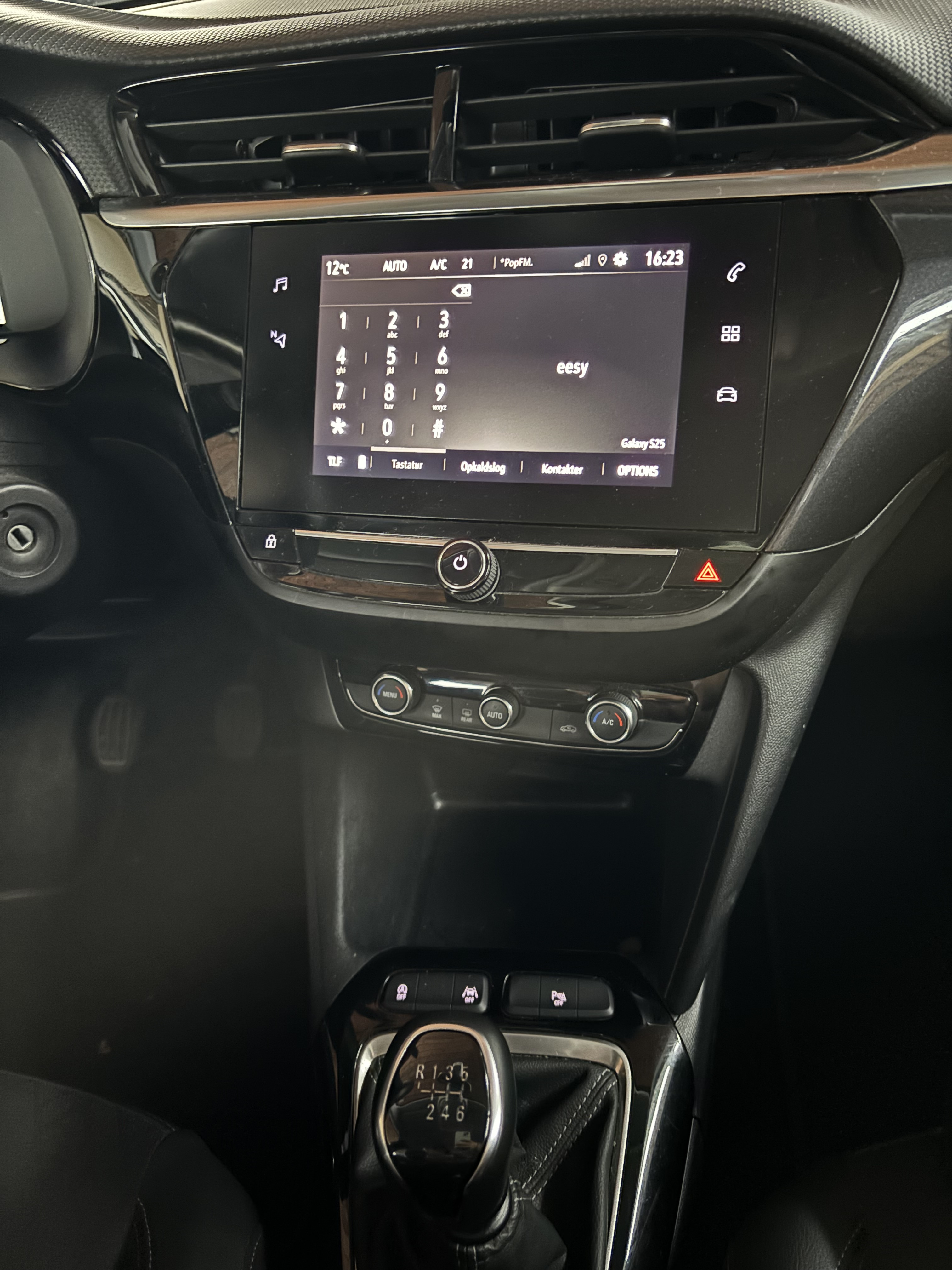 Grå Opel Corsa fra 2020