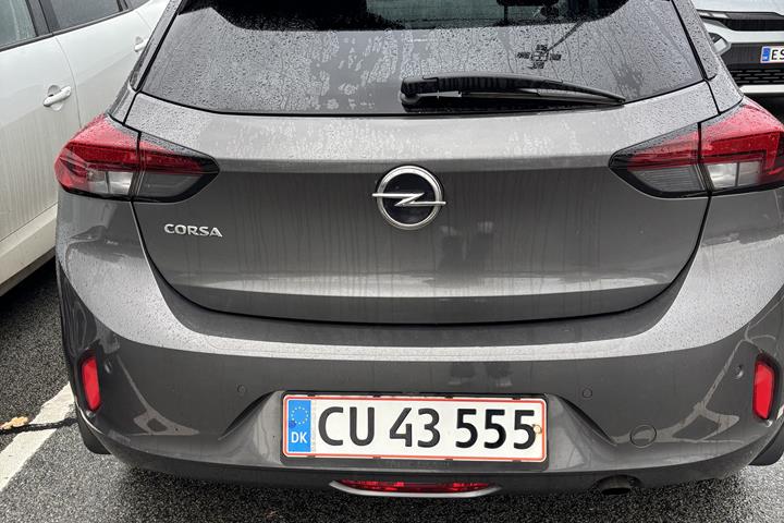 Grå Opel Corsa fra 2020