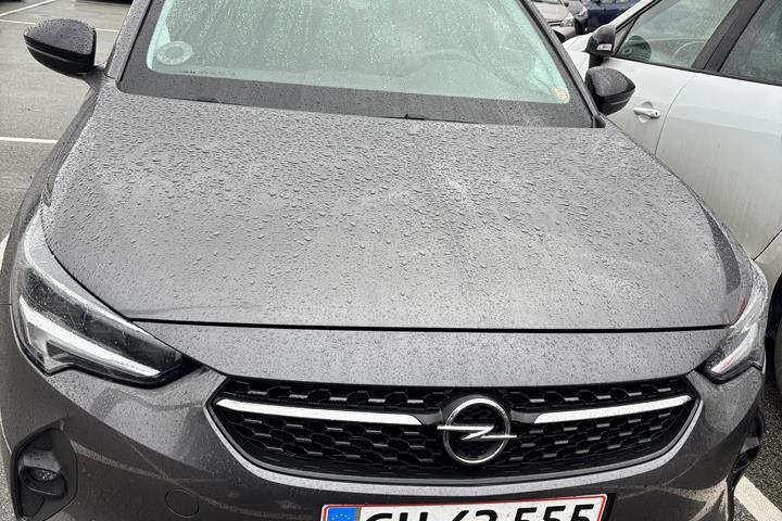 Grå Opel Corsa fra 2020