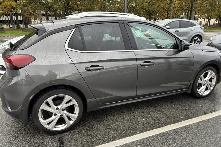 Grå Opel Corsa fra 2020