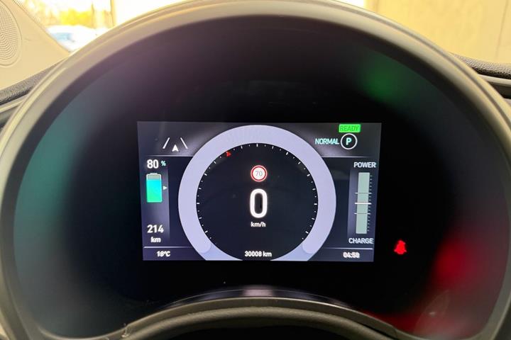 Grå Fiat 500e fra 2023