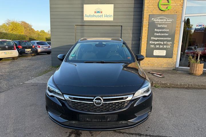 Sort Opel Astra fra 2017