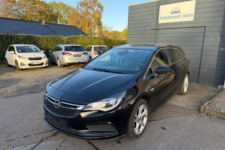Sort Opel Astra fra 2017