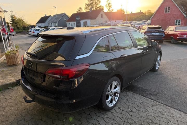 Sort Opel Astra fra 2017