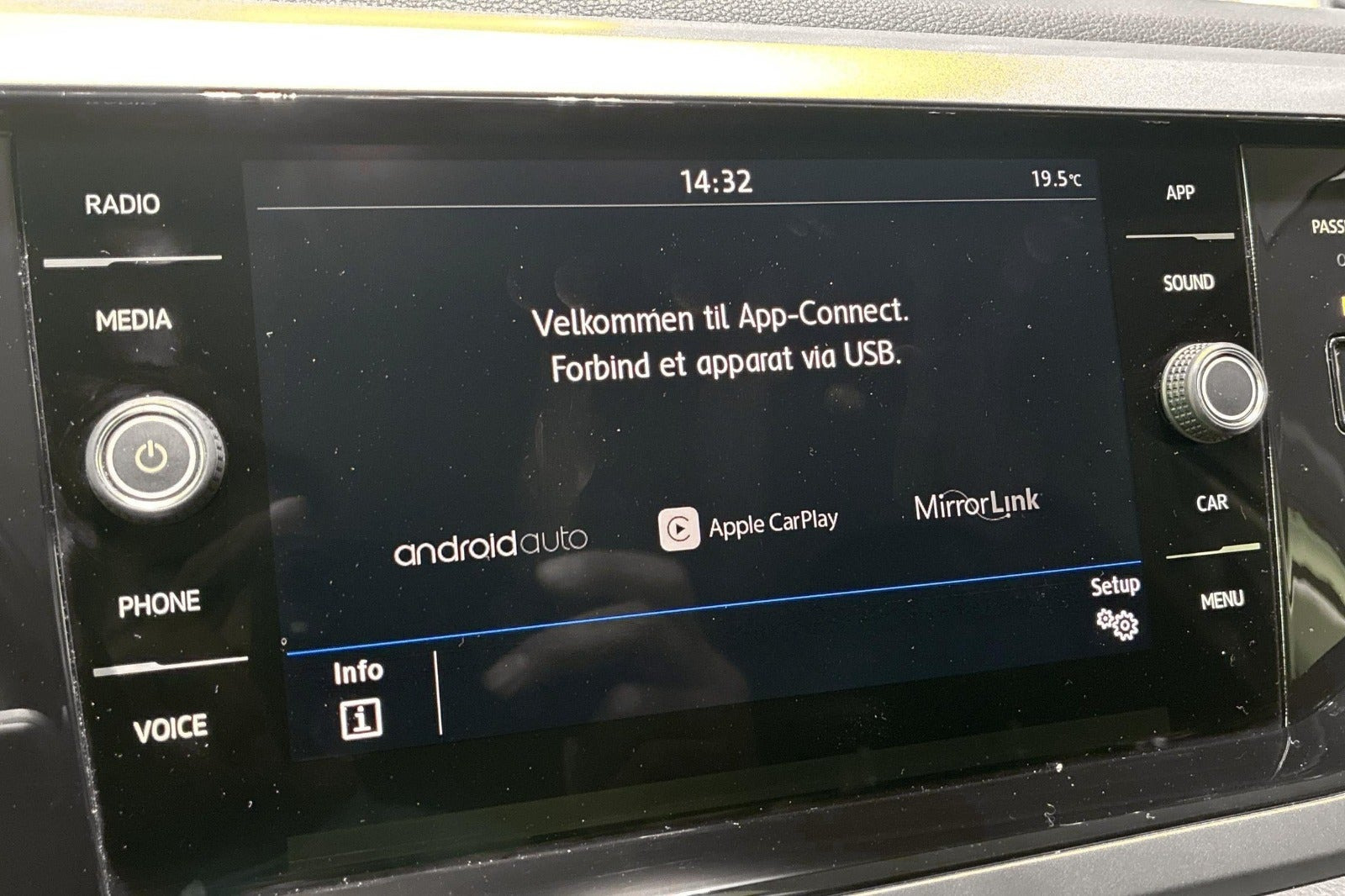 Gul VW Polo fra 2020