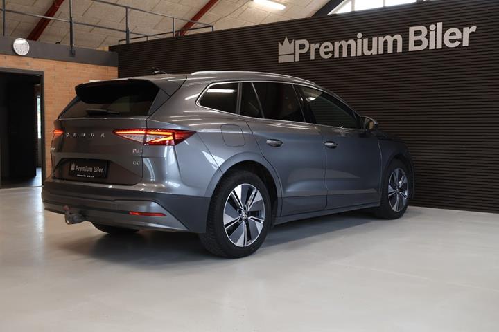 Grå Skoda Enyaq fra 2023