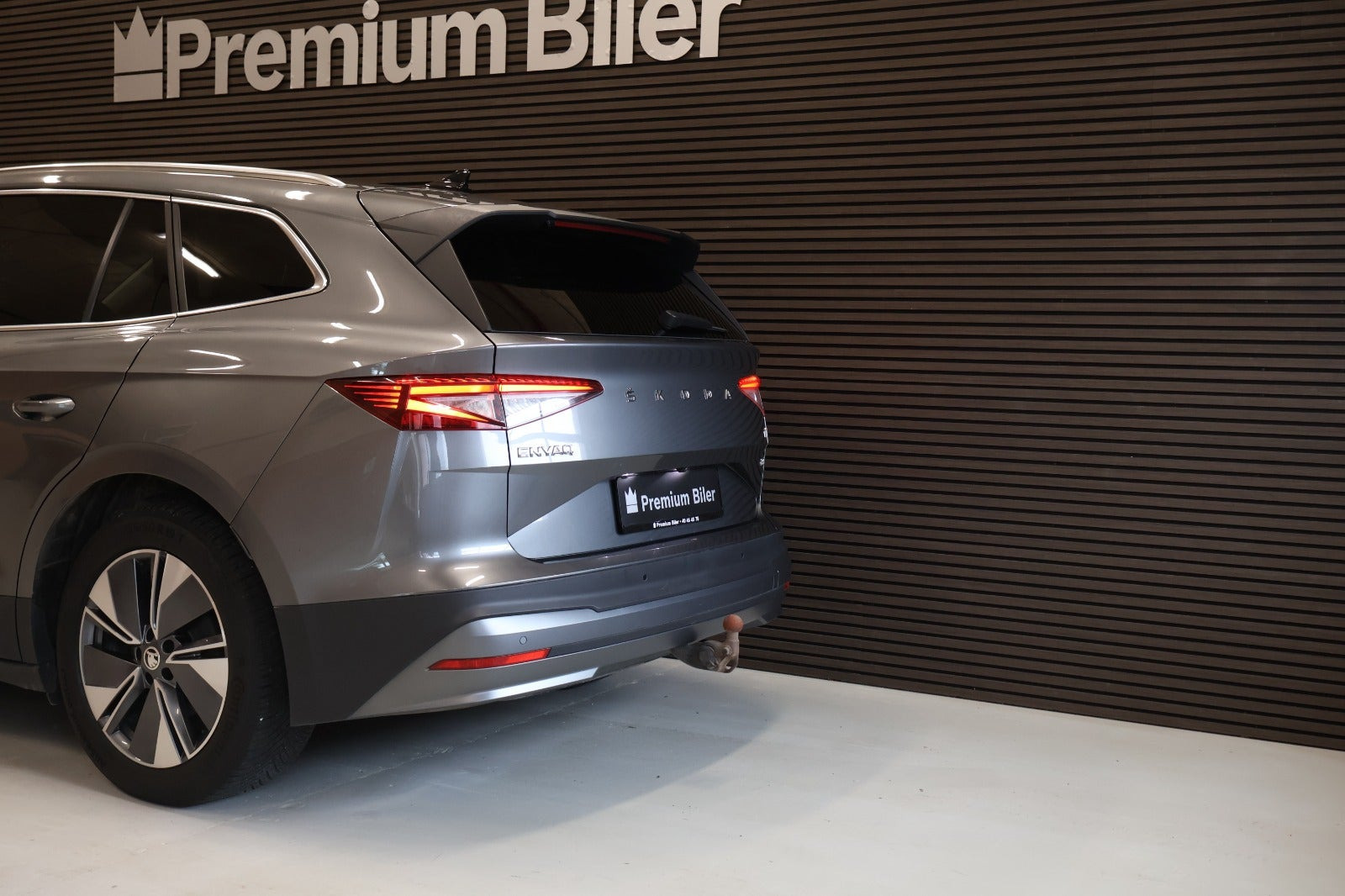 Grå Skoda Enyaq fra 2023
