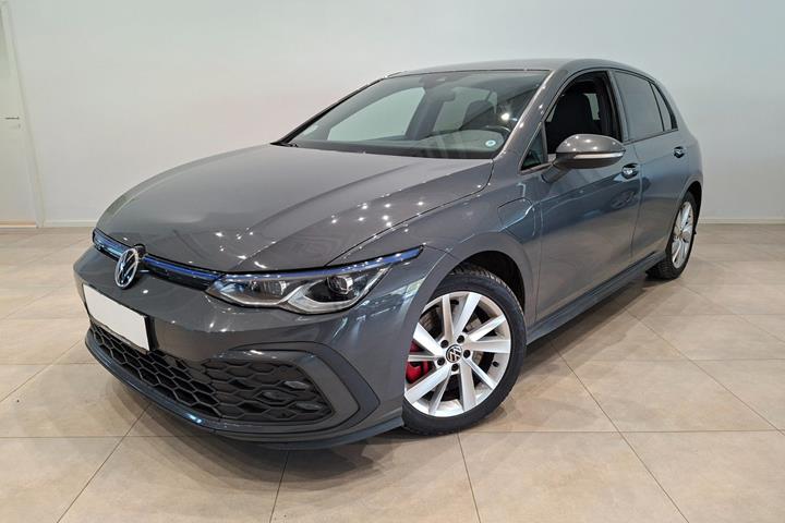 Grå VW Golf VIII fra 2021