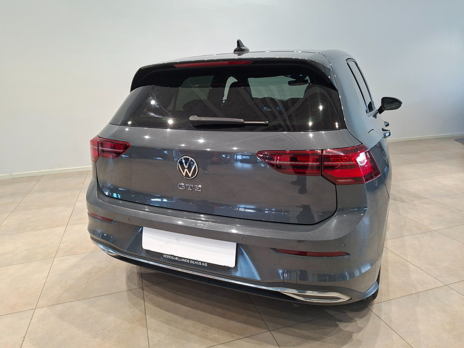 Grå VW Golf VIII fra 2021