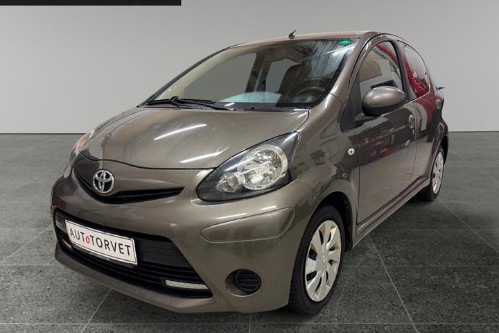 Brun Toyota Aygo fra 2013