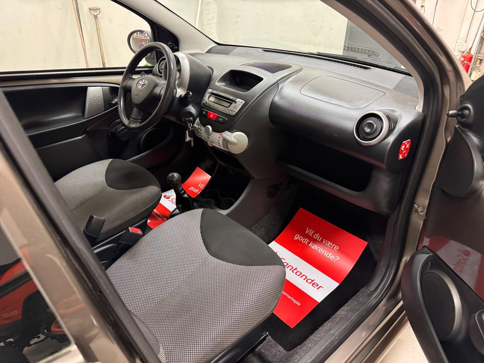Brun Toyota Aygo fra 2013