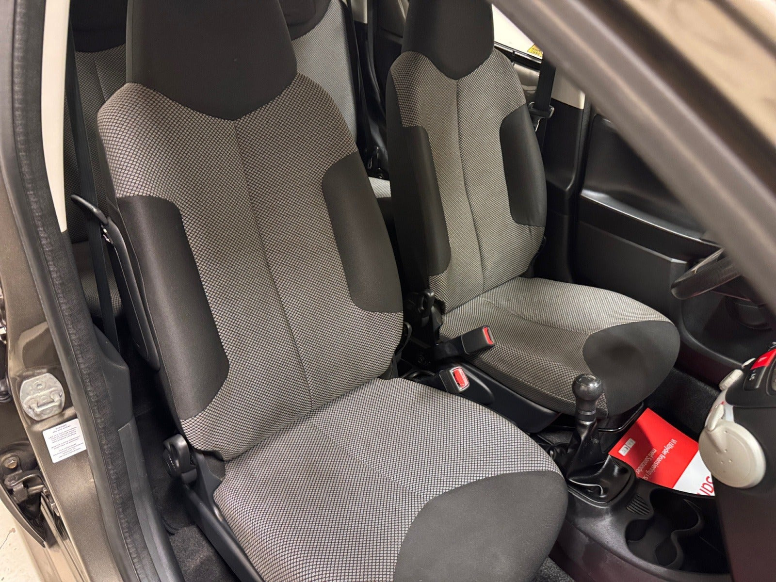 Brun Toyota Aygo fra 2013