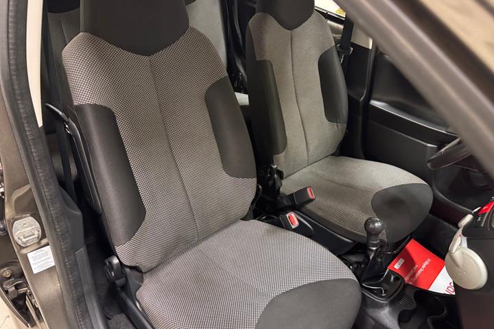 Brun Toyota Aygo fra 2013