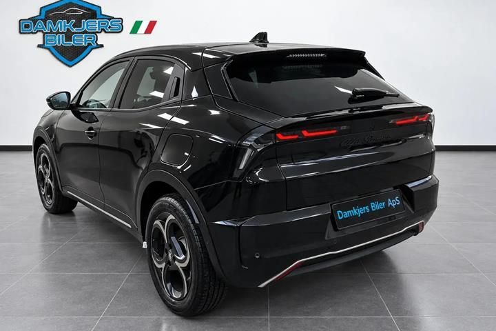 Sort Alfa Romeo Junior fra 2025