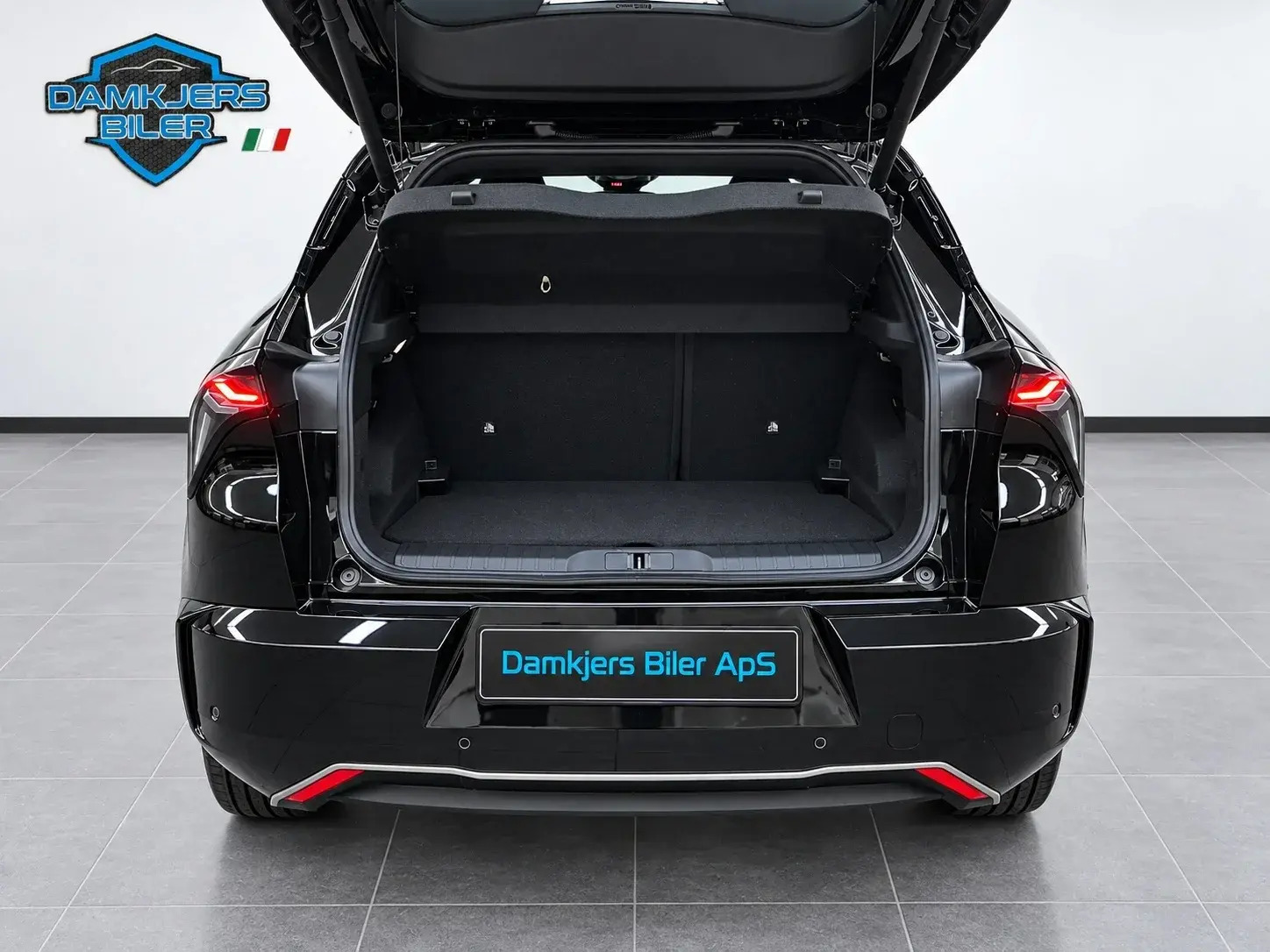Sort Alfa Romeo Junior fra 2025