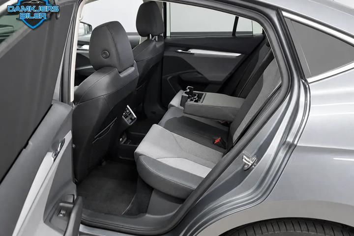Grå Skoda Enyaq fra 2024