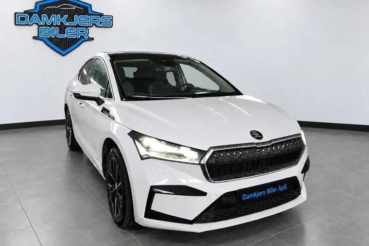 Hvid Skoda Enyaq fra 2023